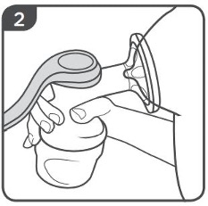 passi 1 e 2 mostrando pompa mammaria tenuta destra e posizionata sul seno